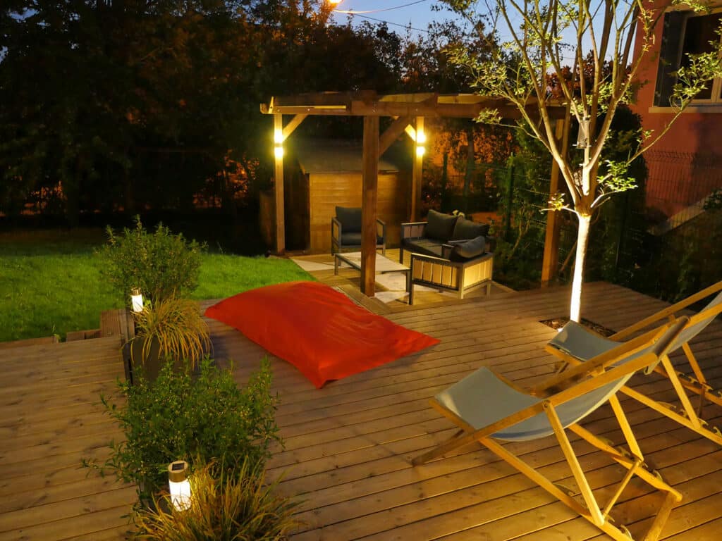Terrasse en bois de Thermopin, système Grad, vue de nuit