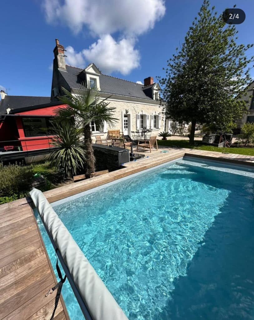 Terrasse en bois Thermofrêne en bord de piscine en Anjou