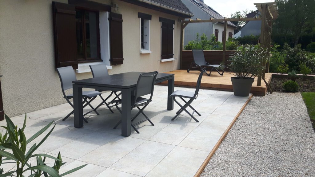 Terrasse carrelage céramique gris clair