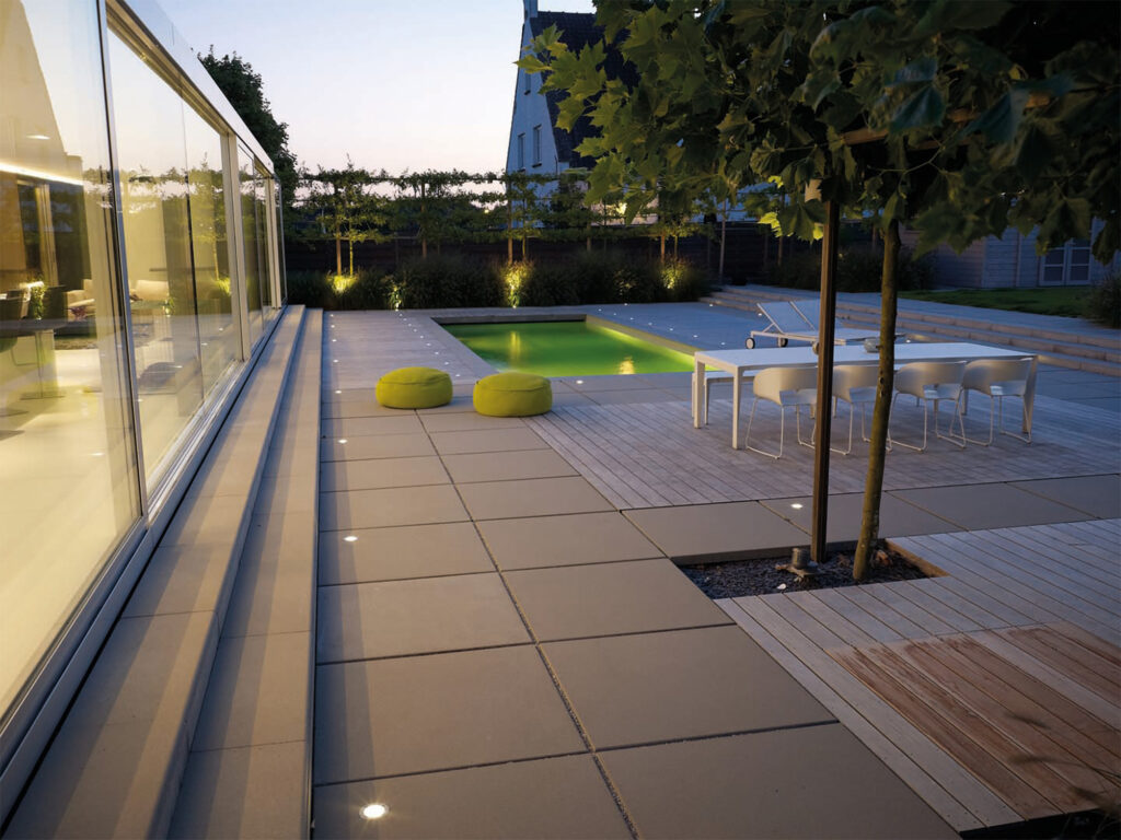 Terrasse mixte grés céram, bois piscine